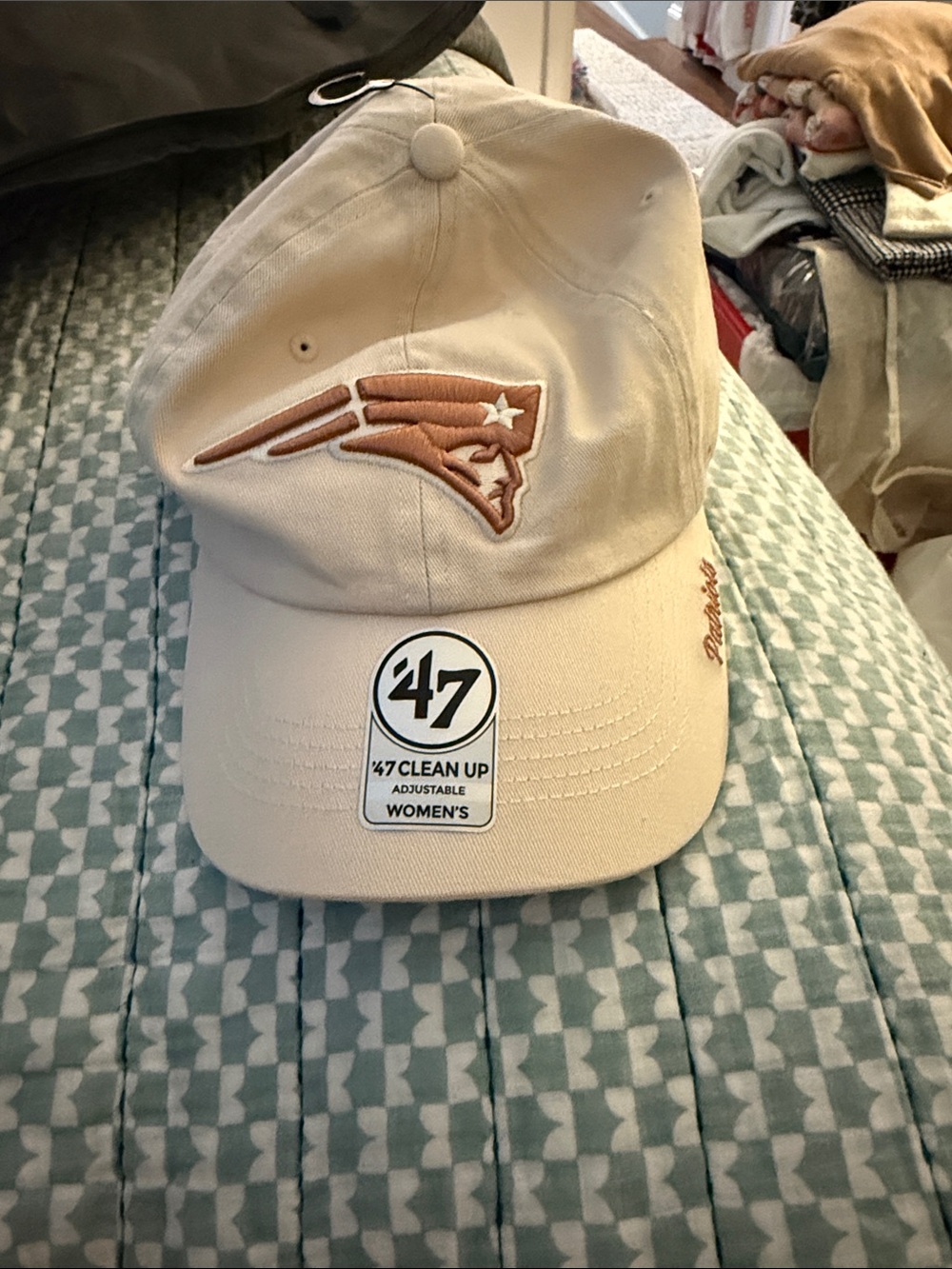 47 Women's Beige Baseball Cap w Patriots Logo